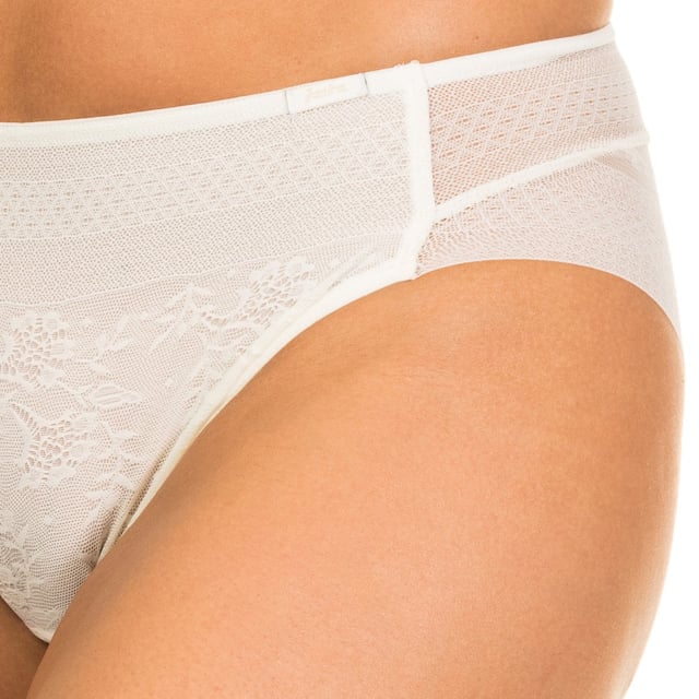 Magic Band pantyhose Janira 
 Crude Color 
 Elastic waistband, with fabric label detail and the name of the signature embroidered on the side. 
 Semitransparent lace fabric, throughout the design. 
 Soft and adaptable fabric. 
 Fabric like and breathable, leaves no marks. 
 Inner lining 
 Seams seen in tone. 

 Composition: 88% Polyamide. - 12% Elastane. 

 Care: 
 - Wash at max. 30º temperature. 
 - Do not use bleach. 
 - Do not use dryer. 
 - Do not iron. 
 - Do not dry clean.