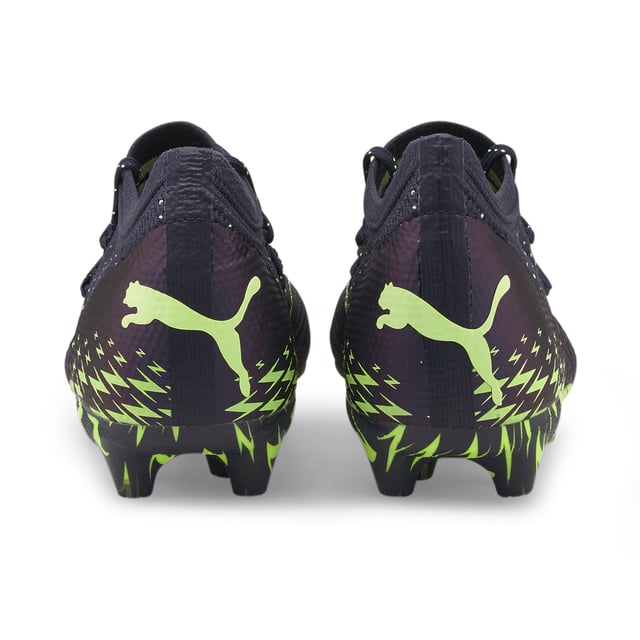 PRODUCT STORY Spelers, maak je klaar om ze gek te maken met de FUTURE 1.4 - de schoen voor de meest creatieve speler op het veld. Met een adaptieve FUZIONFIT+ compressieband over de voet die zorgt voor de ultieme pasvorm en ondersteuning - zelfs als de schoen zonder veters wordt gedragen - en een lichtgewicht stevige zoolplaat, heb je alles wat je nodig hebt om het spel op jouw manier te spelen. Functies en voordelen Pasvorm voor dames: Dit product is ontworpen voor de vrouwelijke voet, op basis van pasvormtests en feedback van vrouwelijke atleten, zodat jij je stempel kunt drukken op het veldFUZIONFIT+: Adaptieve compressietechnologie die je voet vastzet en explosievere bewegingen op het veld mogelijk maaktGRIP CONTROL PRO: Superdunne getextureerde huid ontworpen voor verbeterde balcontrole, ongeacht de veldomstandigheden DETAILS SokconstructieNano-griptechnologieAdvanced Creator ZonesDynamic Motion System buitenzoolFG/AG: Firm Ground/Artificial GroundPUMA Cat Logo op de hiel
