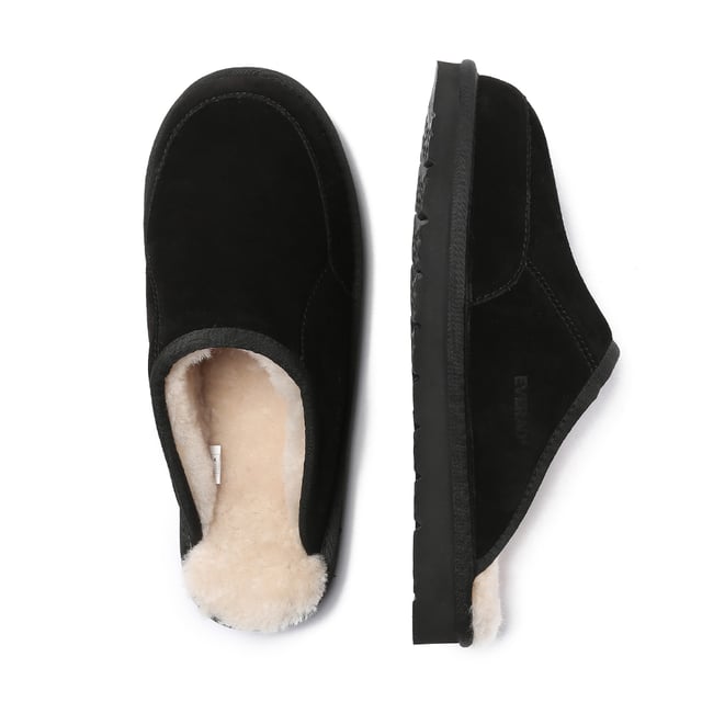 EVER AU Herenpantoffels-LARK De Lark Slippers omarmen een minimalistische maar authentieke aanpak en geven prioriteit aan uitzonderlijke kwaliteit, functionaliteit en langdurige prestaties. Deze pantoffel is gemaakt met een tijdloos leren suède bovenwerk en versierd met Australische schapenvacht en is voorbestemd om een essentieel item in je schoenencollectie te worden. Beschrijving: Suède bovenwerk Schapenvacht-wollen voering Binnenzool van schapenvachtwol EVA-zool Technologieën: Waterbestendig bovenwerk Lichtgewicht buitenzool