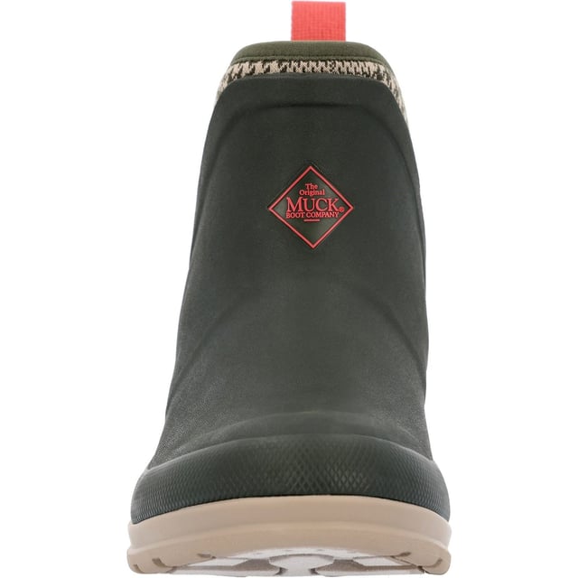 Muck Originals is een collectie van lichte, maar essentiële schoenen. Volledig neopreen booties zijn omwikkeld met zacht, handgevoerd rubber voor comfort. Voorgevormde PU-voetbedden met een laag memory-foam bieden maximaal comfort onder de voeten.