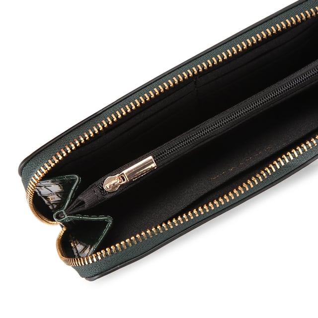 This Carvela Jessica Purse is crafted from a dark green croc embossed leather alternative. There gold branding on the front and a gold zip around. Dimensions: 10cm (H), 19cm (L), 2cm (D).