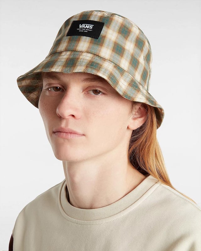 The Vans Patch Bucket Hat features a workwear-inspired Vans woven logo label at the front.  • 100% Cotton fabric • Bucket hat • Woven label
Composition: 100% COTTON, Exclusive of decoration
Style: VN0A7S96BDX