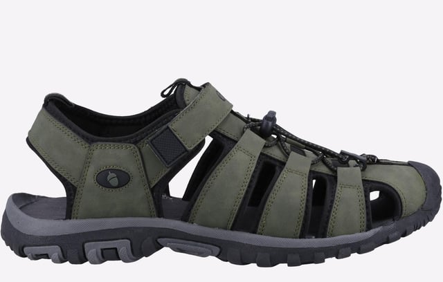 Heren zomerse wandelsandaal van Cotswold, Furze, is gemaakt van lichtgewicht gerecycled bovenwerk. Het heeft een trekkoordsluiting voor een veilige pasvorm en sportieve uitstraling. - Textiel / synthetisch bovenwerk - Robuuste 360-grip zool voor superieure grip - Gemaakt van lichtgewicht gerecycled bovenwerk - Trekkoordsluiting voor een veilige pasvorm - Sportieve robuuste 360-grip zool voor superieure grip
