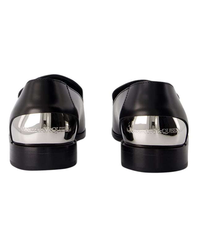 Colour : Noir - Black/Silver. Main material: smooth lambskin. Sole: rubber. Lining material: leather. Closure: slip on. Toe shape: round. Fit: true to size - Sizing European.