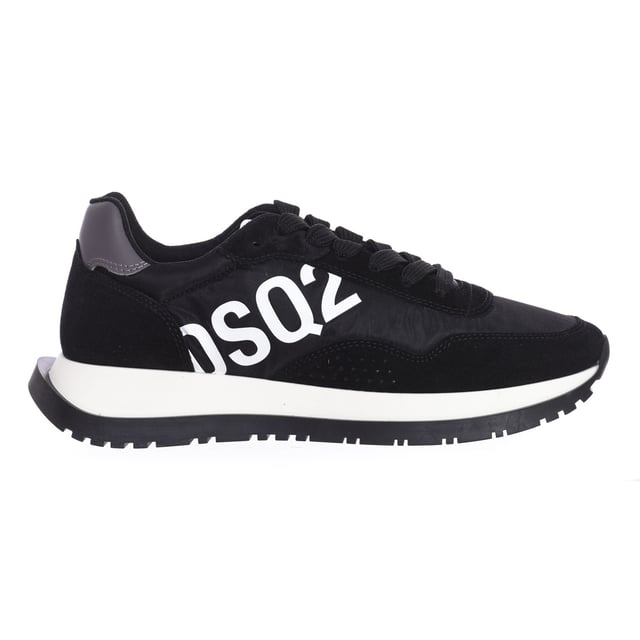 Dsquared2 sports shoes.
 Mid-height sports shoes, ideal for everyday wear.
 Comfortable and breathable fabric.
 Brand name engraved on the side and on the tongue.
 Adjustable with laces.
 Composition: Exterior: Leather and Textile; Interior: Leather and Textile; Sole: Synthetic
 Care:
Do not put in washing machine.
 Clean with a damp cloth.
 Do not use bleach.
 Do not use dryer.