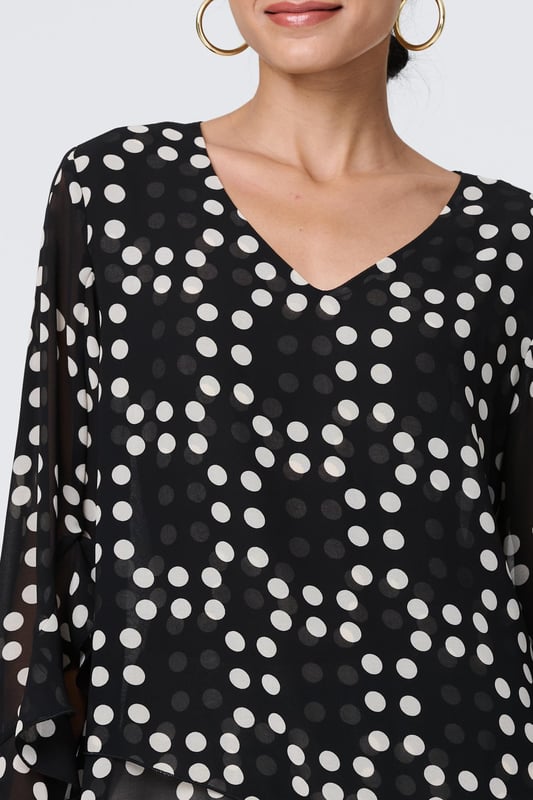 Get all of the style with none of the effort thanks to this blouse. It has a v-neck and 3/4 flared sleeves that will look timeless and elegant, whether you're wearing it for work or leisure. Plus, it has a semi sheer mesh layer and a modern curve hem for a unique finishing touch. Wear with smart trousers, a skirt or even jeans for a chic look.