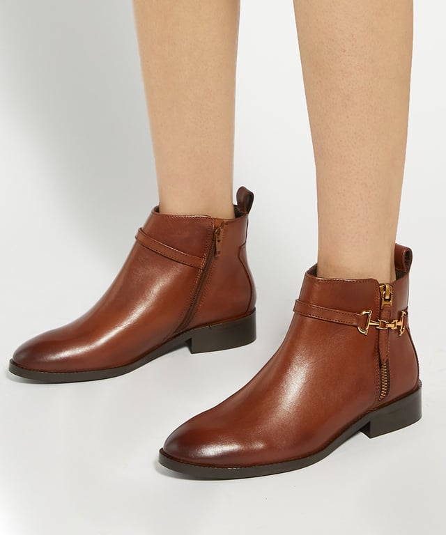 Crafted from soft leather and featuring a distinctive metal buckle detail, our Parklyn ankle boots combines style with practicality. Designed to be worn on repeat,this style showcases a round toe for added comfort and a convenient pull tab for easy on and off.