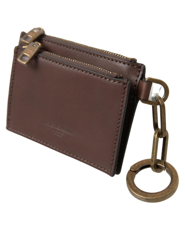 100% läder\n  Dragkedjeförslutning\n  Nyckelring ingår\n  Dolce \u0026 Gabbana-logotypdetaljer\n  Tillverkad i Italien\n  Mått: 11 cm x 8 cm x 2 cm\nMaterial: 100% läder