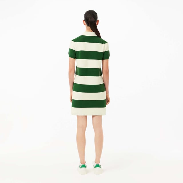 Gestreepte Lacoste French Made Polo Dress voor dames- Biologisch katoen- Geribbelde polokraag- Effen knopenlijst- 3 gumknopen- Geborduurde krokodil op borst- 100% Katoen.  Machinewasbaar - Ref: EF6919-X0N