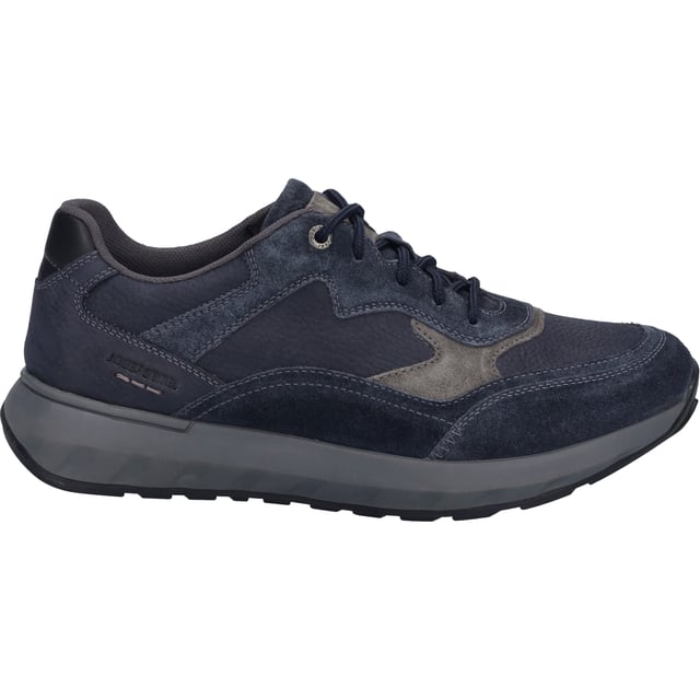 Este sneaker azul está hecho para ti con resistente cuero de nobuk. El modelo Cameron 07 permite una entrada fácil gracias al práctico cordón. Nuestro sneaker tiene una plantilla extraíble para que puedas usar tus propias plantillas si es necesario. El método de fabricación Strobel permite caminar y estar de pie durante mucho tiempo. Con el ancho de zapato G, el sneaker Cameron 07 se adapta perfectamente al pie normal. Wherever you go - sigue tu camino con la ligereza del Cameron 07.
