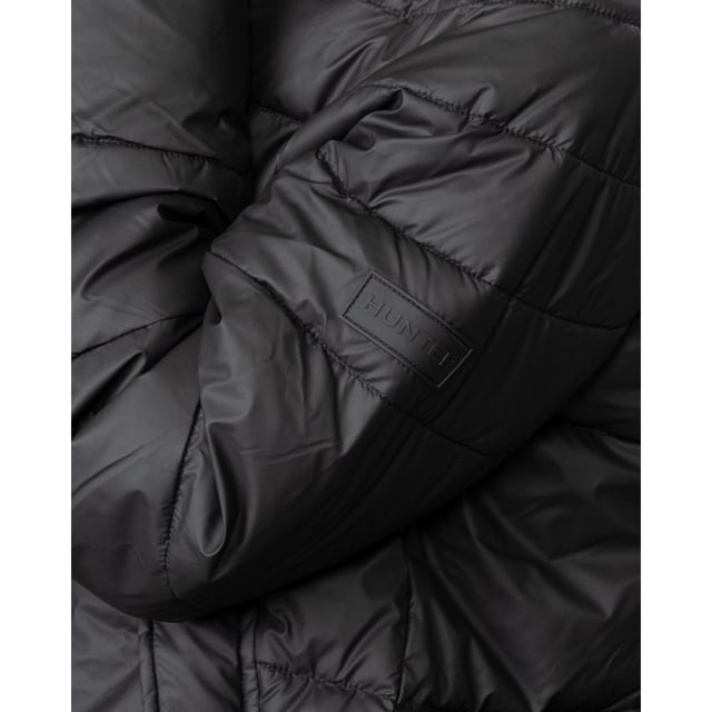 Size/Fit Summary: True to size, Oversized fit. If you want a fitted look, it is recommended to size down. Centre back measurement for Size S is 82.5cm and sleeve length from neck point is 78cm.
Note: This Puffer Jacket has been fully padded for optimum warmth, so it may retain a stiffer shape on some figures.
The Women's Intrepid Puffers offer superior protection from the elements on winter excursions with the addition of an internal carry strap to allow for effortless travel on your shoulders. Crafted from a water-repellent 100% recycled nylon shell and featuring soft padded insulation, this rubberised mid puffer jacket has a stylish oversized cocoon shape and will keep you warm in temperatures as low as -25°C (-13°F).

Certified vegan
Water-resistant
Recycled shell fabric has a light coating for a rubber touch feel
Highly insulated using eco-friendly filling made from recycled plastic bottles
Fleece lined hood for added warmth
Front pockets with a knuckle side liner for added warmth
Centre front Hunter branded zip and webbing drawcords
Bungee drawcords at hood for adjustability
Internal chest pocket with zip closure
Soft ribbed cuffs for comfort and added insulation
Internal carry strap which can be worn on shoulders
Can be worn in temperatures as low as -25°C

Product code: WRO1407RTN