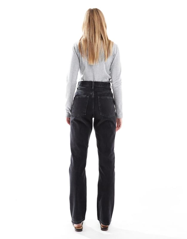 Jeans by ASOS DESIGN Serving straight-up style Slim from waist to mid thigh ? Straight leg? Mid rise Button fly Five pocketsSold By: Asos