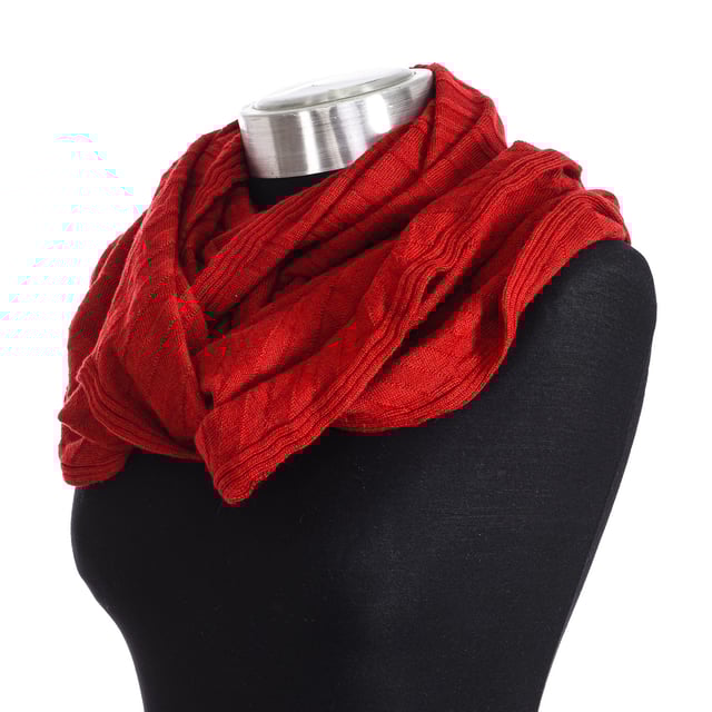 Infinity Neck Buff.
 Ideal complement to protect the neck and face.
 Dress with style and enjoy infinite comfort.
 Neck structure inside the Buff.
 Measures: 40x57cm
 Composition: 100% Merino Wool
 Care:
Hand wash maximum 30º.
 Do not use bleach.
 Does not allow ironing.
 It does not allow the use of a dryer.