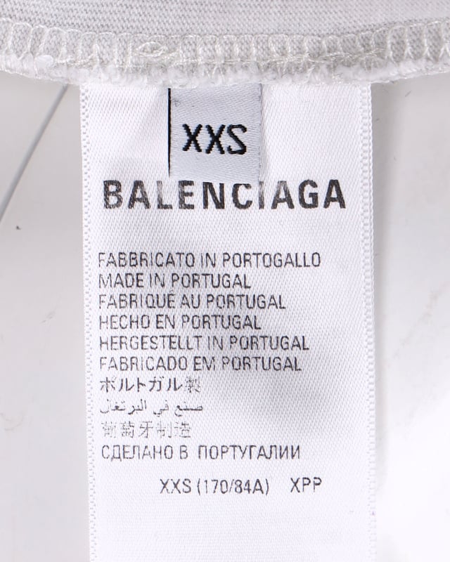 VINTAGE, RRP AS NEW
Embrace street-inspired fashion with the Balenciaga Political Campaign T-Shirt in White Cotton. Made from high-quality white cotton, this T-shirt features a standout political campaign-inspired graphic print on the front. The oversized fit adds a trendy and relaxed vibe, while the soft cotton material ensures comfort throughout the day.

Balenciaga Political Campaign T-Shirt in White Cotton
Material: Cotton
Color: White 
Size: XXS
Condition: Excellent
Sign of wear: No
SKU: 361681