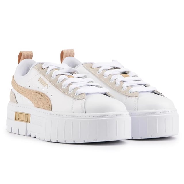 PRODUCT STORY For the hype girls, the street enthusiasts, the trend setters ­­– the Mayze. This stand-out model has a stacked sole for a look that makes a statement, however you choose to style it. We take the timeless route with this pair. A classic base colour and a contrast across the PUMA Formstrip and heel. What's not to love? DETAILS : Leather upper Suede overlays Rubber outsole PUMA Formstrip on the medial and lateral side PUMA Cat Logo on the heel