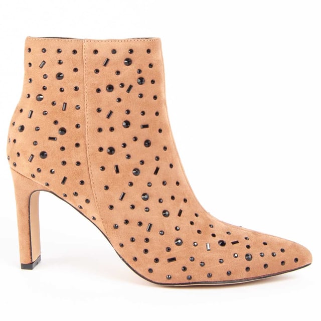 Women's ankle boots with heel. Comfortable fit. Cushioned natural leather insole. Manufactured by other brands for our brand. Approximate measurements: 8 cm heel, 16 cm high and 10 cm wide.