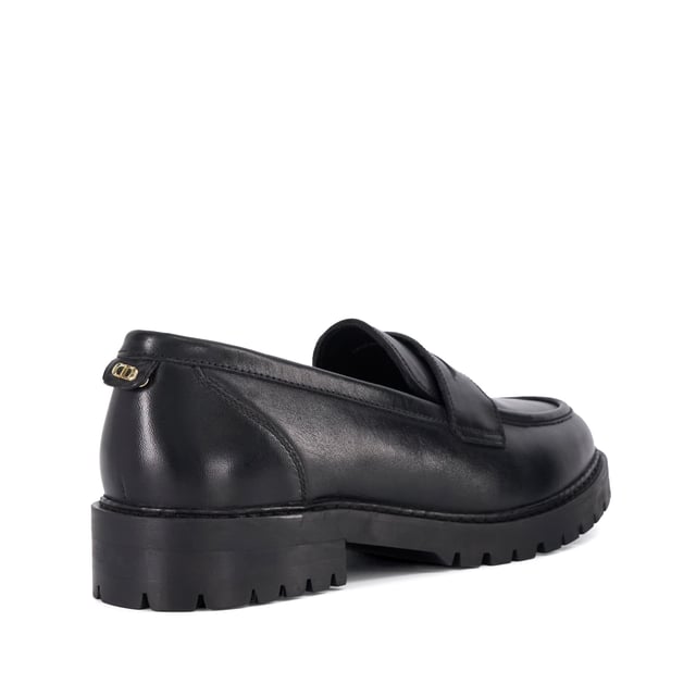 Crafted from premium leather, Globes is the classic pair of penny loafers you've been searching for. Simple yet stylish, this signature slip-on design features a clean silhouette that rests on a flat sole with a low heel.