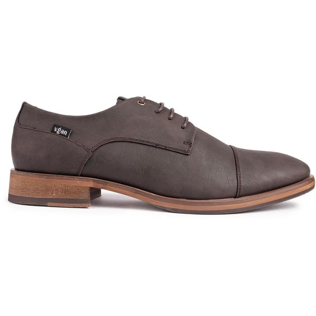 Tanto éticos como elegantes, los cordones Vegan Ginger para hombre de la marca de culto V.GAN serán una elección consciente de la moda esta temporada. El rico color canela con cordones se produce en una fábrica certificada como vegana y aprobada por PETA.