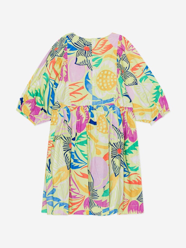 Molo encapsulate fierce energy and creative ambition in their sustainability abstracts. This girls short sleeve floral print light green dress is depicted in organic cotton via a unique, abstract perspective and 3/4 length sleeves. She will look and feel divine. ‚ Loose Fit ‚ Round Neck‚ Small Button Closure‚ Full, Gathered Skirt‚ Zip Back Closure ‚ 100% Organic Cotton