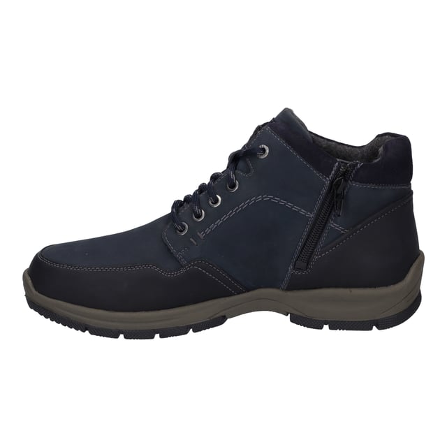 Nuestro botín fabricado con fina piel. Para que tus pies no se enfríen ni siquiera en los días de hielo, hemos forradonuestro botín con textil. La práctica cremallera facilita el acceso en el zapato. La tecnología TopDryTex hace que el zapato sea transpirable al mismo tiempo. La plantilla extraíble le permite utilizar sus propias plantillas. El método de fabricación Strobel se utiliza normalmente para los sneakers y hace que el zapato sea cómodo. El ancho K es ideal para los pies especialmente fuertes. El modelo Lenny 52 es el compañero perfecto para sus momentos de ocio.