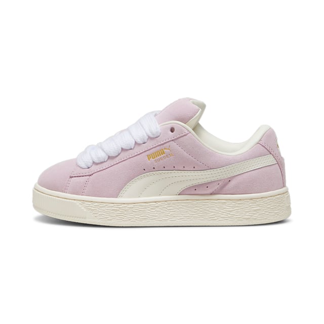 HISTORIA DEL PRODUCTO: Este enfoque fresco del clásico Suede se inspira en la herencia de PUMA en el breakdancing y su influencia en la moda urbana moderna. El Suede XL conserva el icónico ADN del Suede, pero le da un giro con un collar y una lengua acolchados exagerados, además de una suela más robusta. Esta versión cuenta con una parte superior completamente de ante con una Formstrip de cuero. CARACTERÍSTICAS Y BENEFICIOS: Los productos de cuero de PUMA apoyan la fabricación responsable a través del Leather Working Group. www.leatherworkinggroup.com DETALLES: Parte superior de ante; Formstrip de cuero; Lengua de ante con refuerzo de malla; Marca PUMA en relieve y estampada en el panel lateral; Forro de malla; Plantilla de malla; Media suela de goma; Suela de goma; Forro: Textil, Otros; Suela exterior: Goma; Parte superior: Cuero; Plantilla: Textil.