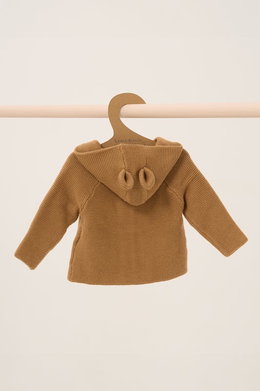 Homegrown's organic cotton hooded wrap cardigan is crafted for comfort and sustainability. Featuring button fastening and cute bear ears on the hood, this cosy, breathable cardigan is gentle on delicate skin and perfect for any season.