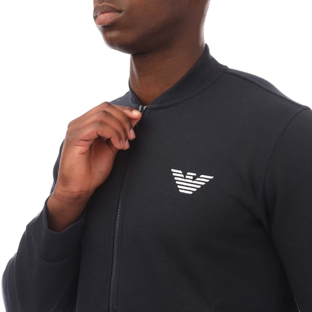 Survêtement Emporio Armani Eagle stetch Homme Bleu Synthétique. Authentique Vetement de la marque Emporio Armani - design streetwear/sportswear de Emporio Armani - Emporio Armani pour Homme fashion, parfait pour la vie de tous les jours - Survêtement Emporio Armani de couleur Bleu s'associe parfaitement avec le reste de votre dressing - matiere Synthétique confortable -   classic - Eagle stetch -