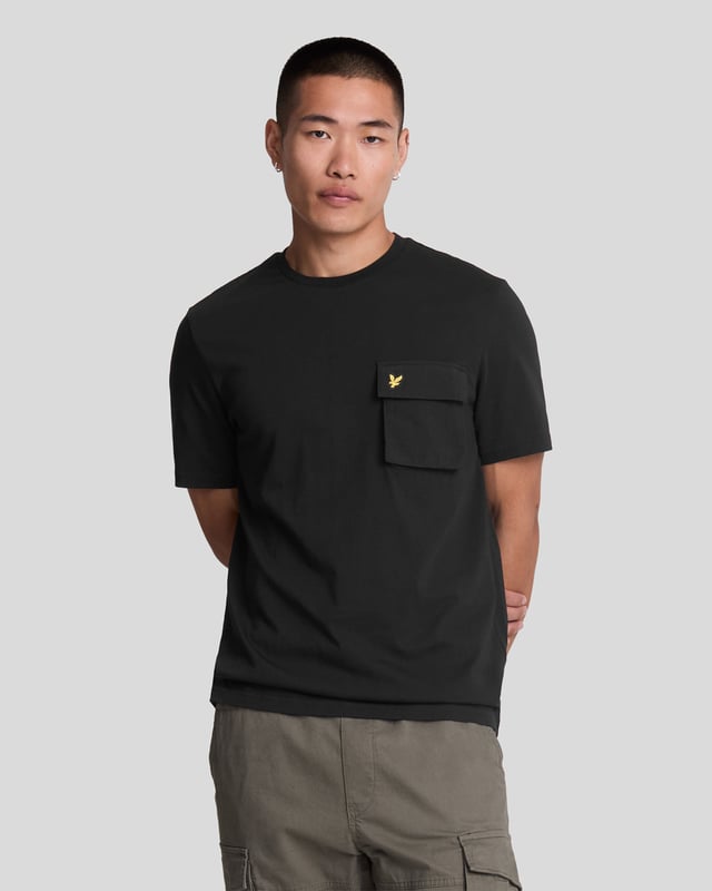 A plain tee with a bit of personality, this one features a woven chest patch pocket with a fold over closure in a contrasting hue. It has a round neck, short sleeves and is cut for a comfortable fit. - Round neck 
- Short sleeves 
- Contrast chest patch pocket with fold over closure
- Composition: 100% cotton