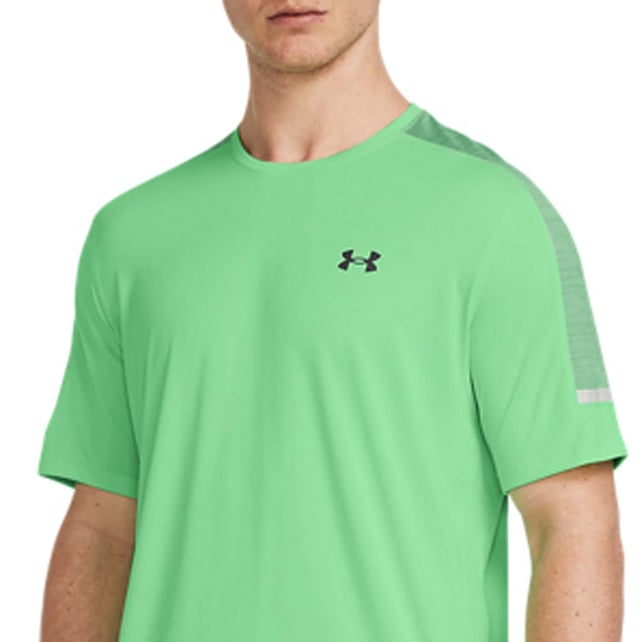 Under Armour Tech Utility Short Sleeve T-Shirt in green.- Crewneck.- Short sleeves.- Reflective details.- UA Tech™ fabric is quick-drying  ultra-soft & has a more natural feel.- Material wicks sweat & dries really fast.- Ref: 1385976350
