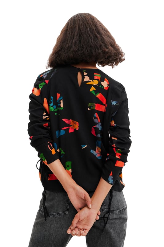 Marca: Desigual   Género: Mujeres   Tipo: Blusa   Color: Negro   Patrón: Estampado   Escote: Cuello redondo   Mangas: Manga larga   Temporada: Otoño/invierno