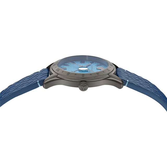 This Versace Greca Time Gmt Analogue Watch for Men is the perfect timepiece to wear or to gift. It's Gun 41 mm Round case combined with the comfortable Blue Leather watch band will ensure you enjoy this stunning timepiece without any compromise. Operated by a high quality Quartz movement and water resistant to 5 bars, your watch will keep ticking. This high quality watch is an incredible eye-catching Men watch. This Analogue watch has a calendar function: Date and has a Swiss Made Movement High quality 21 cm length and 20 mm width Blue Leather strap with a Buckle Case diameter: 41 mm,case thickness: 9 mm, case colour: Gun and dial colour: Blue