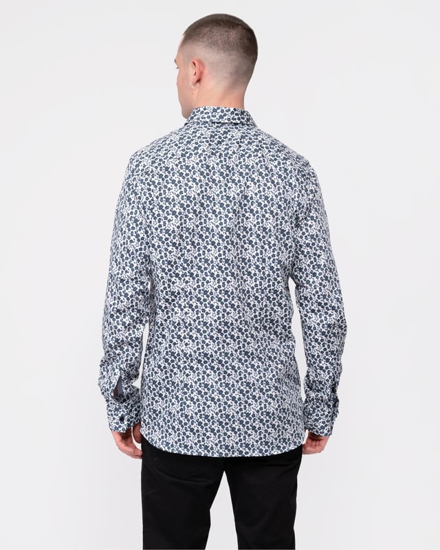 Verfraai je garderobe met ons CAPUA overhemd, gemaakt van een comfortabele katoenmix. Dit overhemd is een must-have, met een charmante ditsy bloemenprint die een speelse touch aan je look toevoegt.



Button up overhemd
Katoenmix
Ditsy bloemenprint
Lange mouwen
Klassieke kraag


97% Katoen, 3% Elastaan
 
272163

 






 