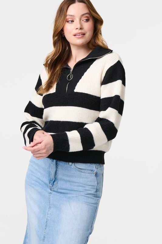 You can't go wrong wearing a casual 1/4 zip jumper. It has a high neck that can be fastened up with the handy zip, or opened to create a relaxed collar. It also has long sleeves, a slim fit and a hip length hem. Style with trousers and loafers for a professional look suitable for the workplace.