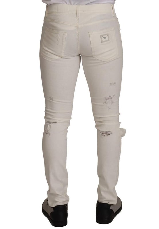 Nuevo con etiquetas  
Corte skinny  
Cinco bolsillos  
Cierre de cremallera y botón  
Placa de logo metálica en el bolsillo trasero  
Hecho en Italia  
Alta calidad artesanal  
Material: 98% Algodón 2% Elastano