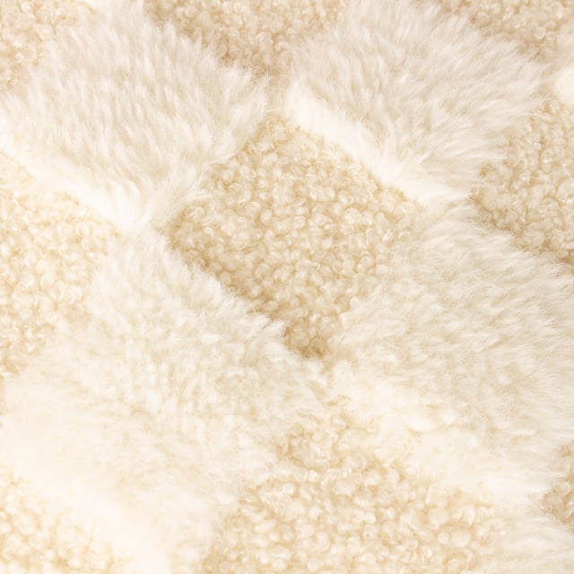 Give your area a bold boost, from dreamy cream for a neutral effect to stunning hues that bring the drama! Check out this fantastic cushion, which comes in a variety of brilliant hues and has a great 3D-type design. This cushion, made of incredibly soft boucle fleece, adds instant charm to your living space.