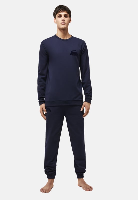 Solid-colored sweater with a round neckline, ribbed cuffs and label print in a regular fit.