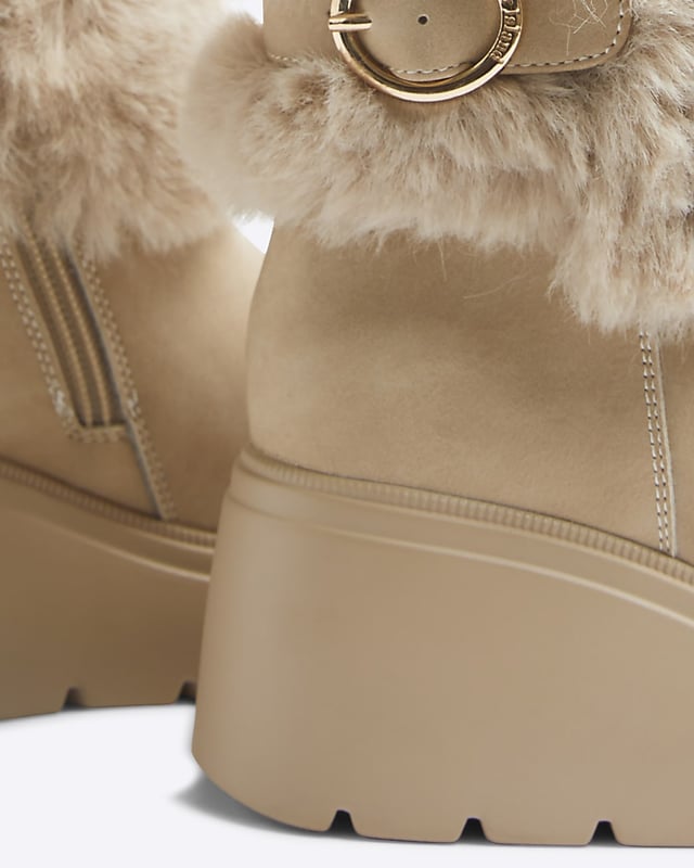 Faux fur fabric, Wedge sole, Side zip fastening