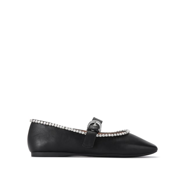 This KG Kurt Geiger Nico Stud is a Mary Jane style shoe with silver crystals around the edge of the shoe. There is a strap across the foot with large silver buckle fastening.