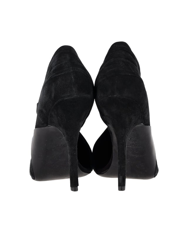 VINTAGE, RRP AS NEW
Alexander Wang's Marcelia pumps are crafted from black suede and detailed with a towering stiletto heel. This designer pair is ideal for day-to-night wear, especially when paired with cropped trousers or shorts and a printed blouse.
Alexander Wang Marcelia Runway Pumps in Black Suede
Condition: very good
Sign of wear:  Wear on soles and insoles.
SKU: 292320   
Color: black
Material: Suede
Size: EU39