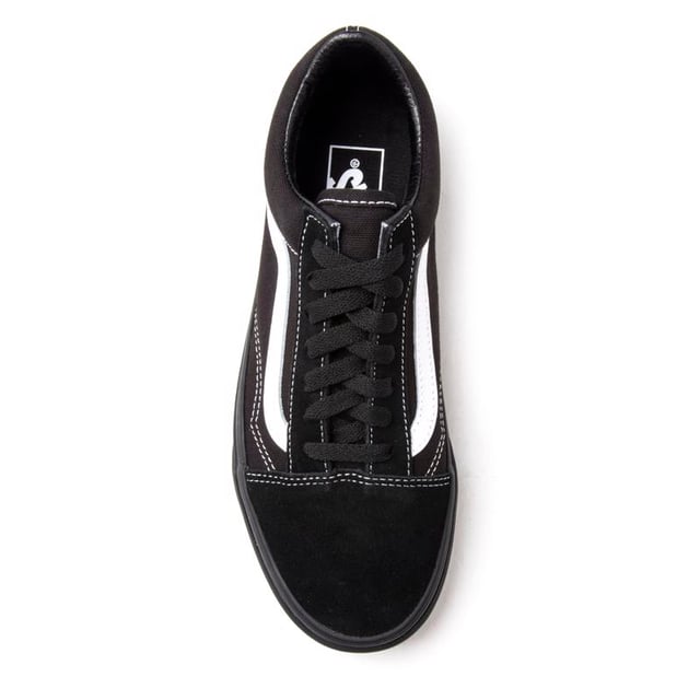 Die Kinder Old Skool Trainer von Vans sind der Inbegriff der alten Schule Skate-Stil, mit schwarzem Wildleder und Obermaterial, eine vulkanisierte weiße Sohle und die legendäre weiße Vans-Streifen an der Seite. Diese Kicks verfügen über weiße Nähte und Signature Branding für einen coolen Look. Sie sind mit einem gepolsterten Knöchel Kragen für zusätzlichen Komfort und Gummisohle für einen guten Grip fertig.