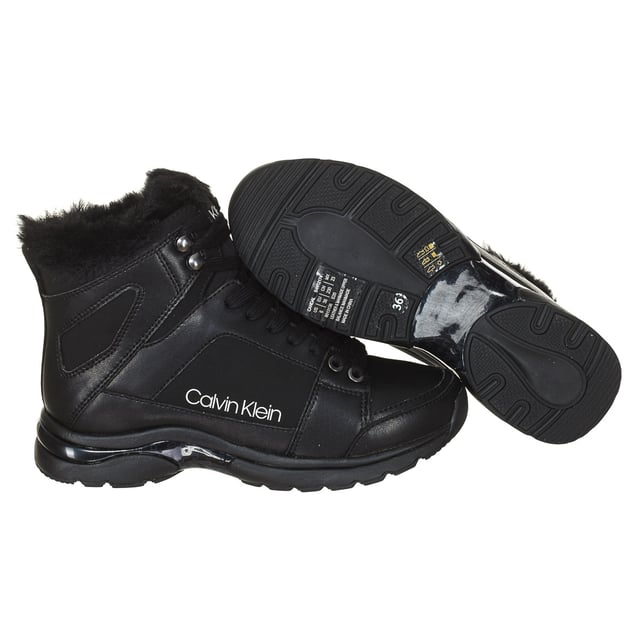Sneaker abotinada de mujer.
Color Negro
Calzado fabricado piel y textil.
Interior forrado con pelo sintetico.
Máxima transpiración.
Cierre con cordones y trabillas en la parte superior.
Presenta suela antideslizante.
Gracias a su diseño proporciona máximo confort.

Composición:  Exterior: Piel y Textil. Interior: Textil. Suela: Sintético.

Elimina los restos de suciedad con un paño de algodón seco.
Evita la luz directa y las fuentes de calor.