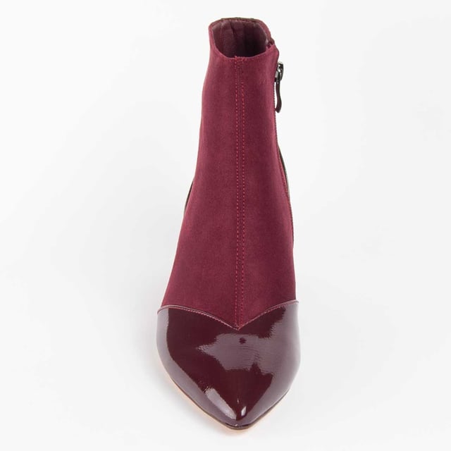Women's ankle boots. Comfortable fit. Cushioned natural leather insole. Manufactured by other brands for our brand. Approximate measurements: 5 cm heel, 14 cm high heel and 12 cm wide heel.