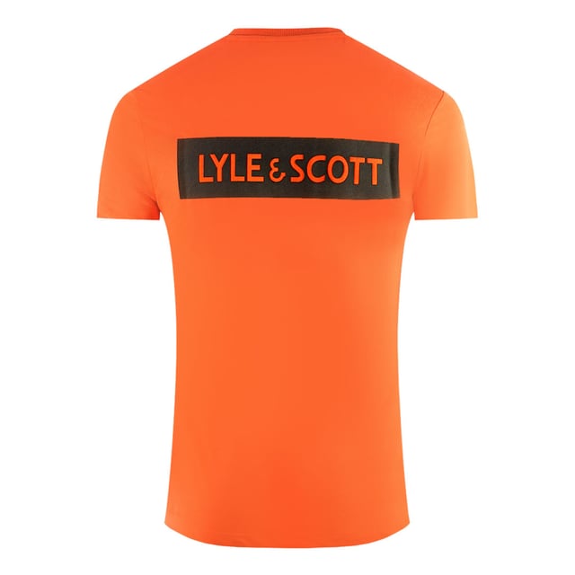 Camiseta naranja con estampado trasero de Lyle & Scott. Camiseta naranja con logo en el pecho de la marca Lyle & Scott. Esta camiseta atemporal de Lyle & Scott es esencial para cualquier guardarropa. Confeccionada con algodón suave y duradero, esta pieza presenta un diseño de logotipo en el pecho para un acabado clásico. ¡Eleva tu estilo con este clásico atemporal! Cuello redondo, Mangas cortas. 50% Algodón, 50% Poliéster. Ajuste regular, se ajusta a la talla real. Estilo: TS1474SP W100