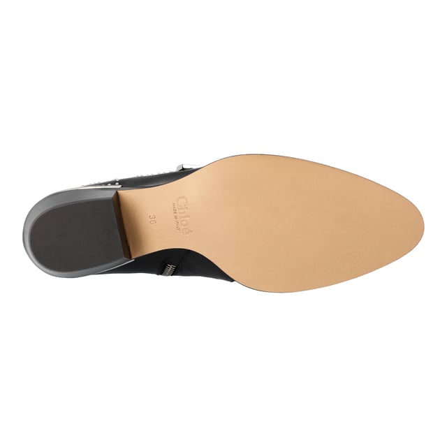 Stiefelette Absatzhöhe: 4 cm  
Effektive Absatzhöhe: 3 cm  

- Obermaterial: Nappaleder von Schafen  
- Absatz: mehrschichtiges Kalbsleder  
- Sohle: Kalbsleder  
- Futter: Kalbsleder