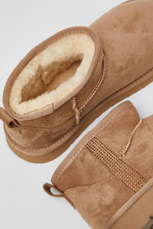 - Faux suede - Diamante detail - Faux fur lining - Pull on - Always check the wash care label