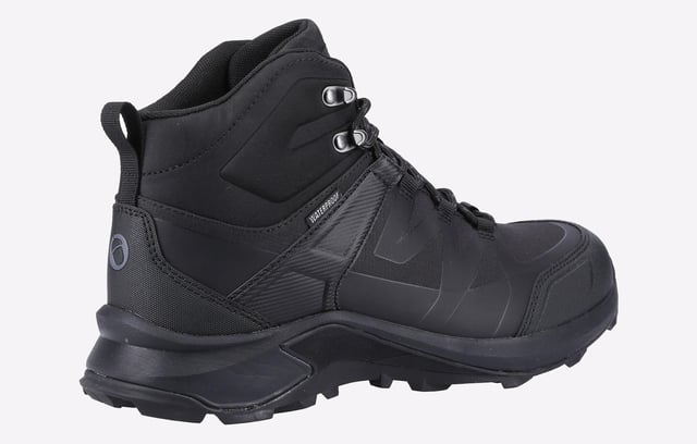 Leichter und atmungsaktiver Berg- und Wanderstiefel mit recyceltem Softshell-Obermaterial. Eine wasserdichte Membran hält die Füße trocken, während eine Memory-Foam-Einlegesohle sich an die Füße anpasst und sie stützt, um abenteuerlustige Füße komfortabel zu halten.