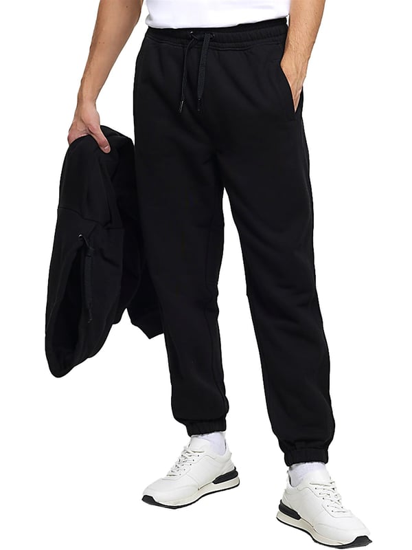 Expertly crafted for both casual and work wear, the Kruze Mens Tracksuit Set boasts unparalleled comfort and versatility. The crew neckline and long sleeves of the hoodie provide a timeless style, while the joggers feature an adjustable waistband and drawstrings for a perfect fit. Accompanied by side pockets and cuffed ankles, this set is ideal for any occasion. 52% Cotton, 48% Polyester. Available in Black, Grey and Navy colours.