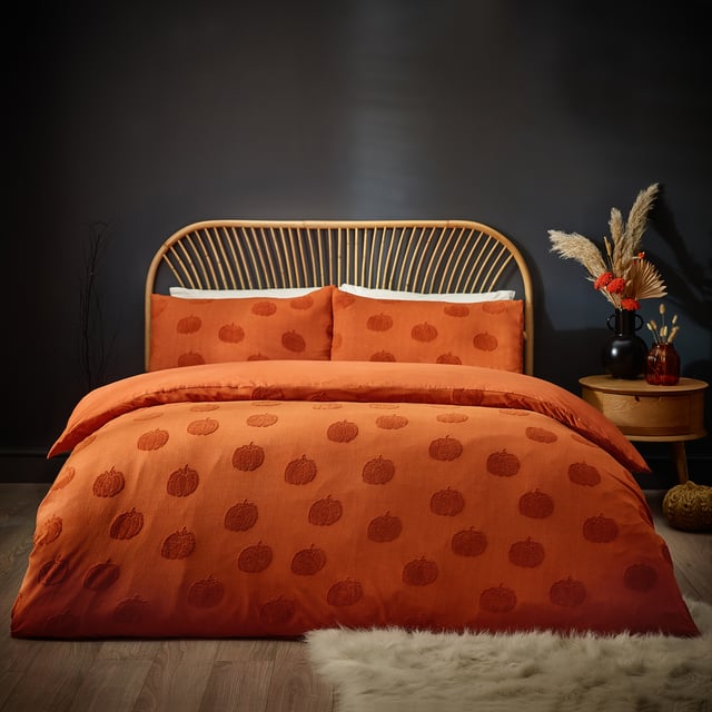When the nights are drawing in and the weather is turning, why not add this warming duvet cover set, which is a pared back autumnal take on Halloween. Adorned with soft tufts of cotton in the shape of pumpkins and surrounded by a spiced orange 100% cotton fabric. This design adds a pop of colour to your bedroom, providing an elegant alternative to traditional Halloween décor.