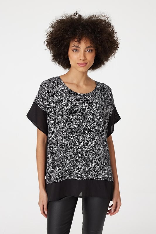 Make a statement with this leopard print poncho blouse top. It has a round neck, short sleeves, an oversized fit and a thigh length hem. Pair with fitted trousers and heeled wedges for a standout style that's perfect for date night or drinks with the girls.