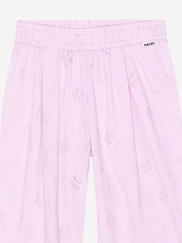 Molo project fun and creative energy into their flawless constructions. These girls floral print alpine glow trousers  are in a broderie anglaise quality both French inspired and divine. They come in organic cotton with an elastic waist and a pleat in the front to emphasise the design on a greater level.  Lining in Same Colour 100% Organic Cotton GOTS Organic Certified By Ecocert Greenlif